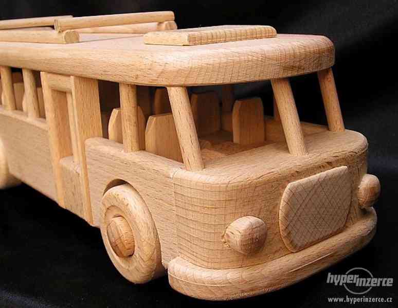 Dřevěný autobus RTO, hračka i dárek - foto 1