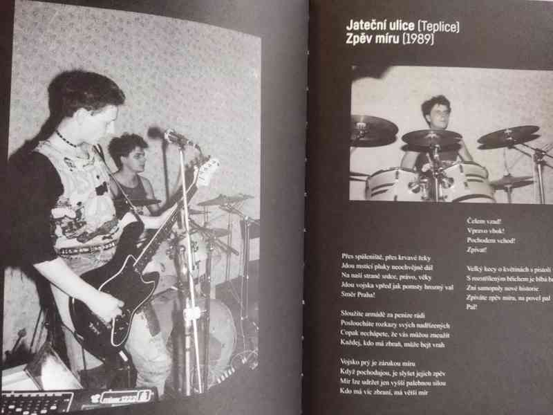 Všechno je špatně, zpátky na stromy - Radim Kopáč  (kniha) - foto 10