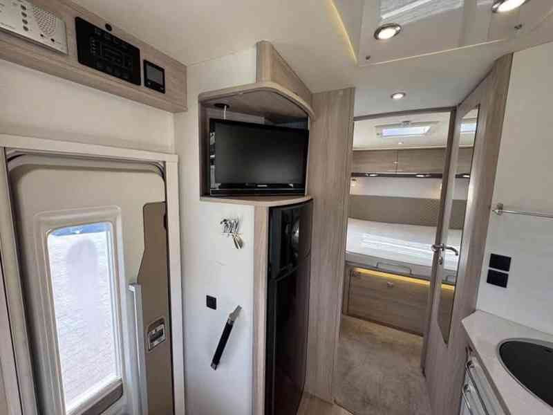 Camping-car Rapido 8096 DF – 2,3L 150 ch – 2017 – 4 places - foto 4