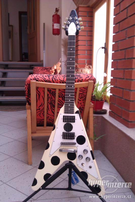 Gibson Flying V od Wohnoutů - foto 1