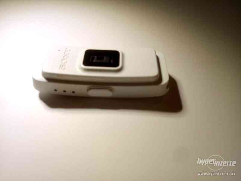 Sony SmartBand 2 SWR12 bílý - foto 2