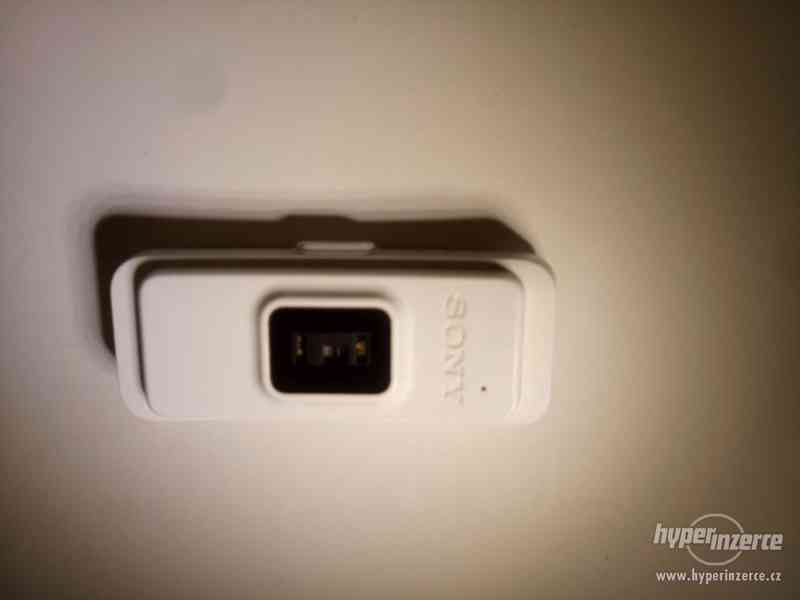 Sony SmartBand 2 SWR12 bílý - foto 3