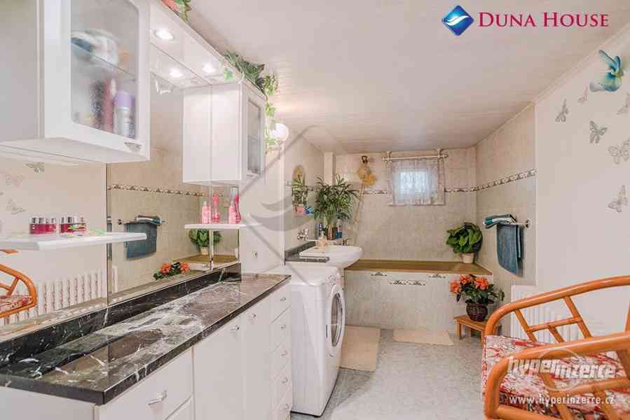 Třígenerační dům s bazénem - foto 8