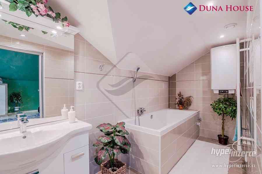 Třígenerační dům s bazénem - foto 9