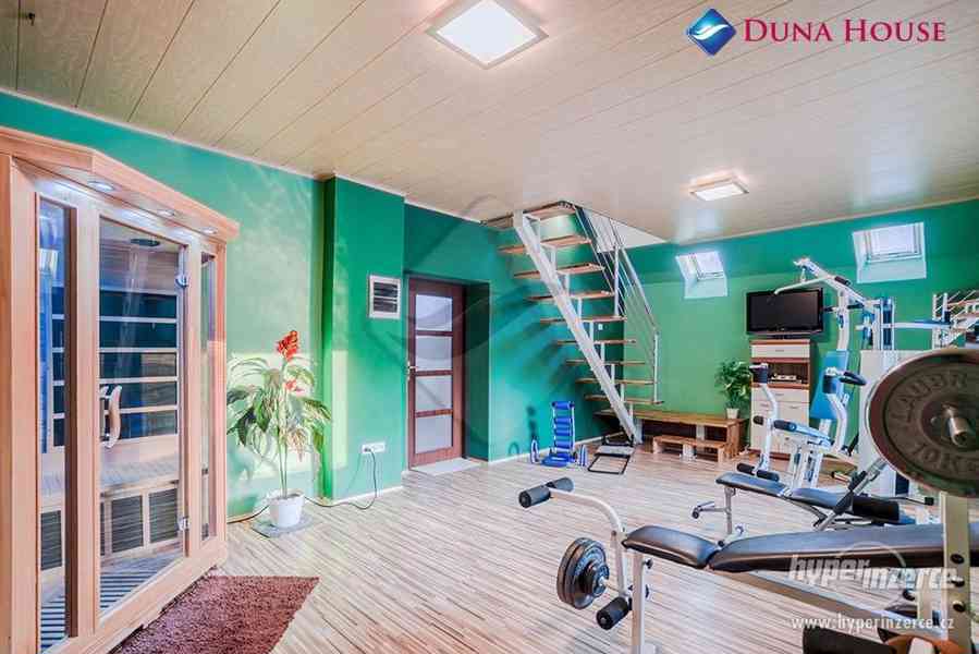Třígenerační dům s bazénem - foto 10