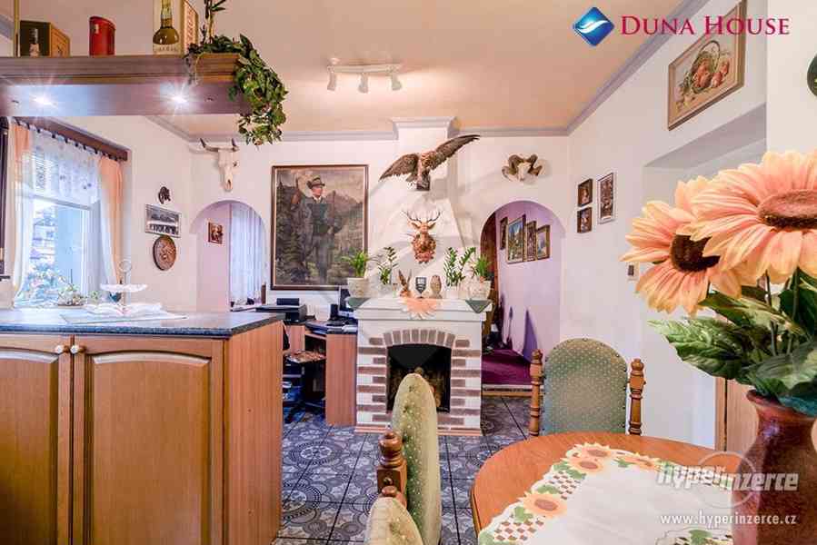 Třígenerační dům s bazénem - foto 12