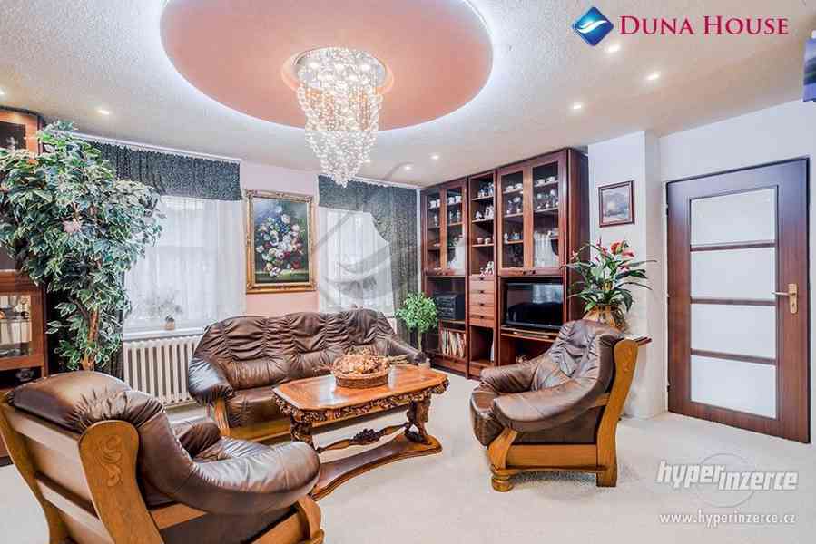 Třígenerační dům s bazénem - foto 14