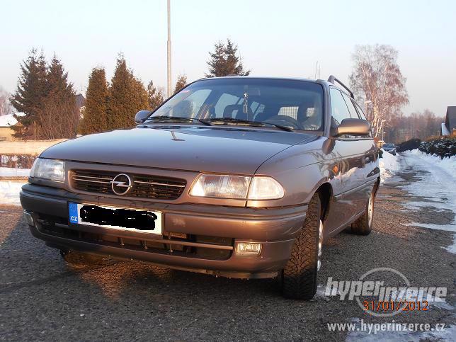 Opel Astra F 1,6 benzín, combi - foto 1