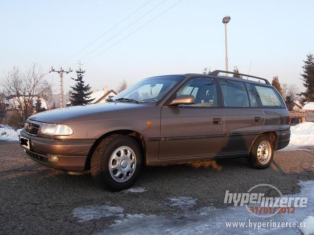 Opel Astra F 1,6 benzín, combi - foto 2