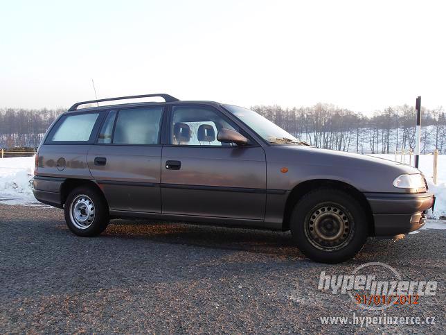 Opel Astra F 1,6 benzín, combi - foto 4