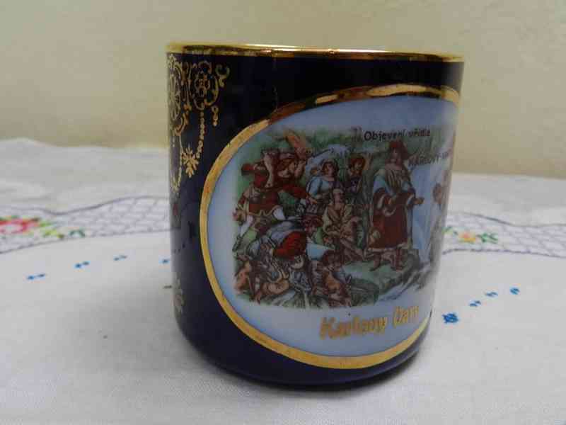 Secesní kobaltový zlacený hrnek Karlovy Vary Objevení Vřídla - foto 4