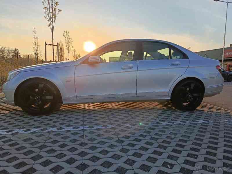 Mercedes-Benz Třídy C 2,2   200 - foto 5
