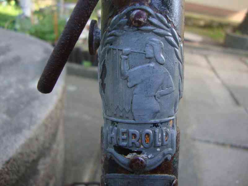 Starožitné historické jízdní kolo bicykl Herold rok 1942  - foto 3