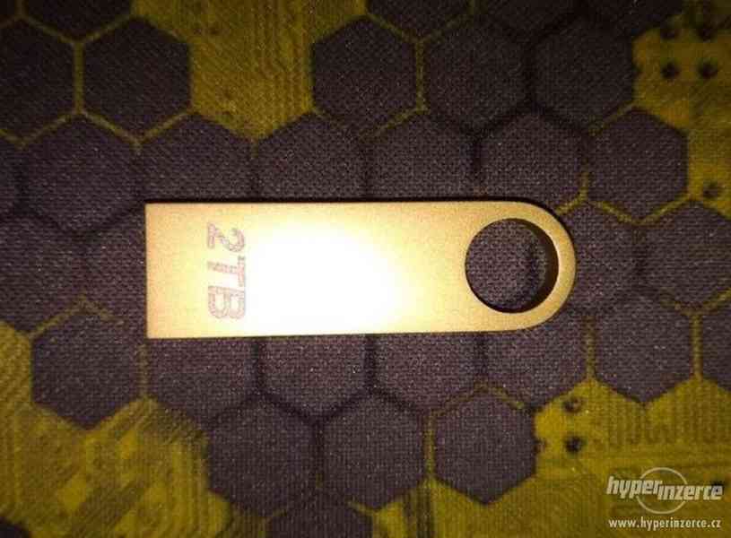 Prodám Flash disk 2 TERA USB 3.0 - metal zlatý - foto 1