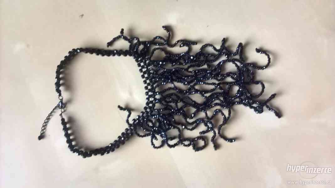 Černý korálkový náhrdleník - foto 1