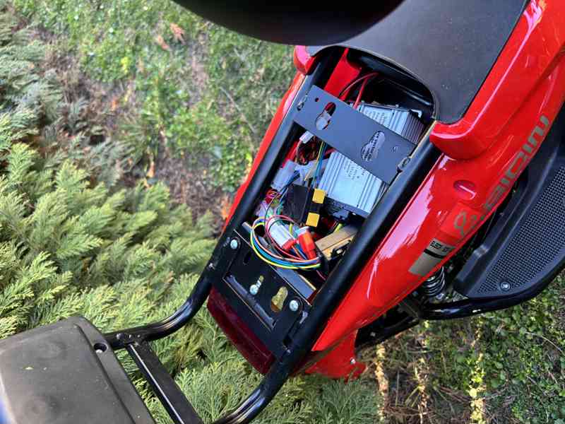 Jízda za 3 Kč! Nový elektrický skútr bez řidičáku – SKLADEM - foto 8