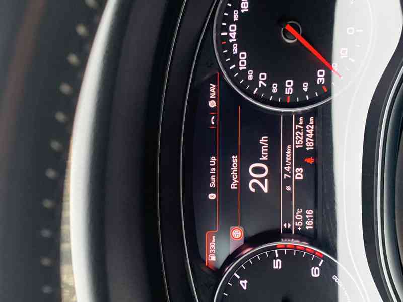 Prodám Audi A6 c 7 3.0 TDi  s-line - foto 8