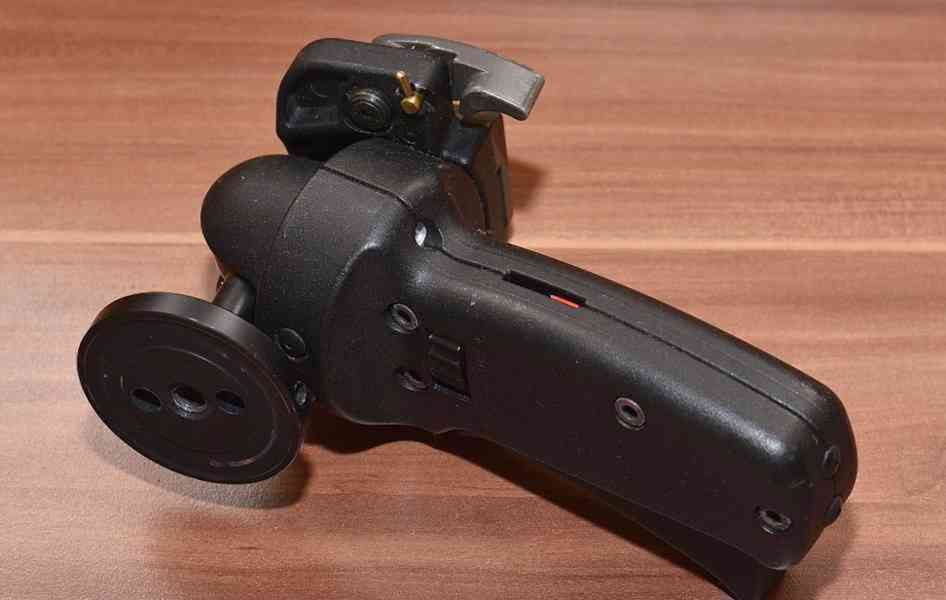 Stativová hlava: Manfrotto 322RC2 **Kulová hlava s rukojetí - foto 3