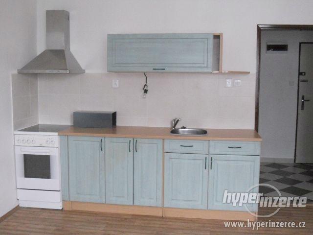 Dlouhodobý pronájem bytu 1+kk, 29m2, OV, Praha 4 - Podolí - foto 2