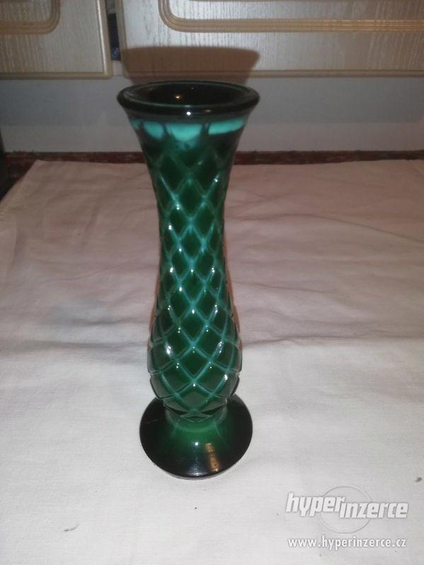 Malachit - zelená váza s popelníkem - foto 2
