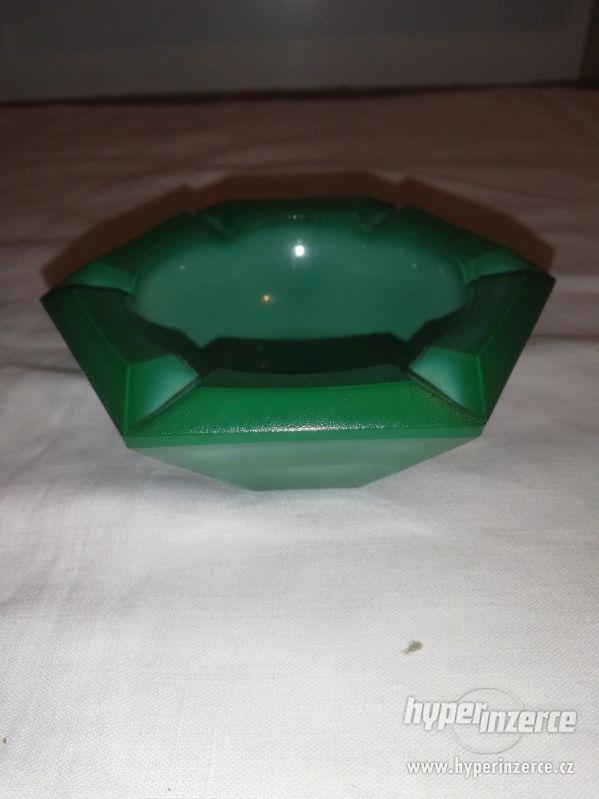 Malachit - zelená váza s popelníkem - foto 5