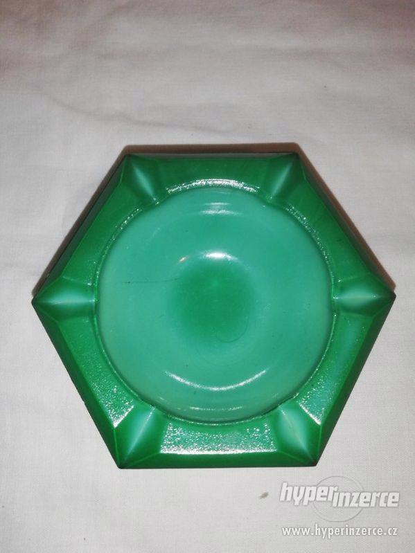Malachit - zelená váza s popelníkem - foto 6