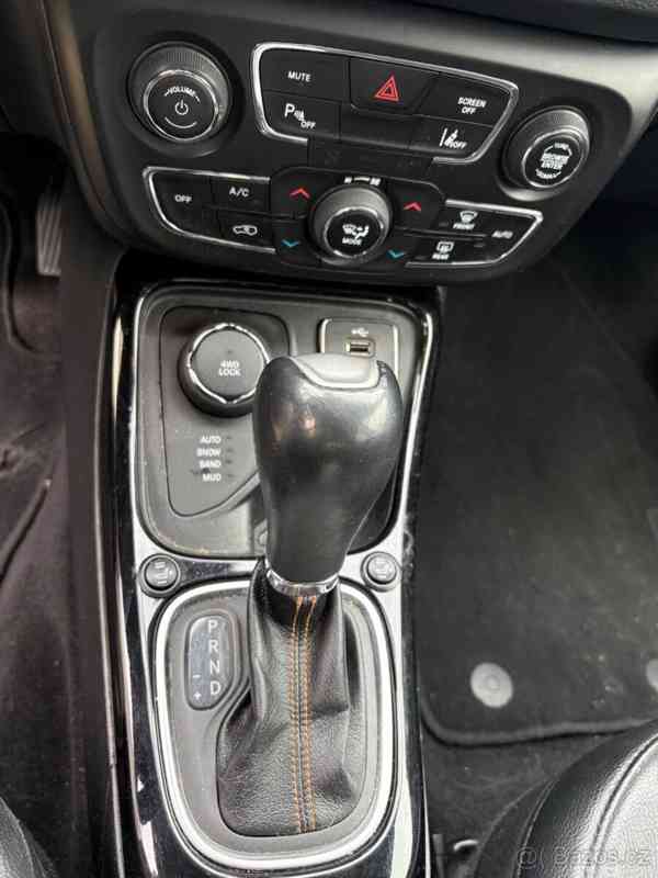 Jeep Compass 2,0   12/2017 D limited 4x4 1.maj - foto 9