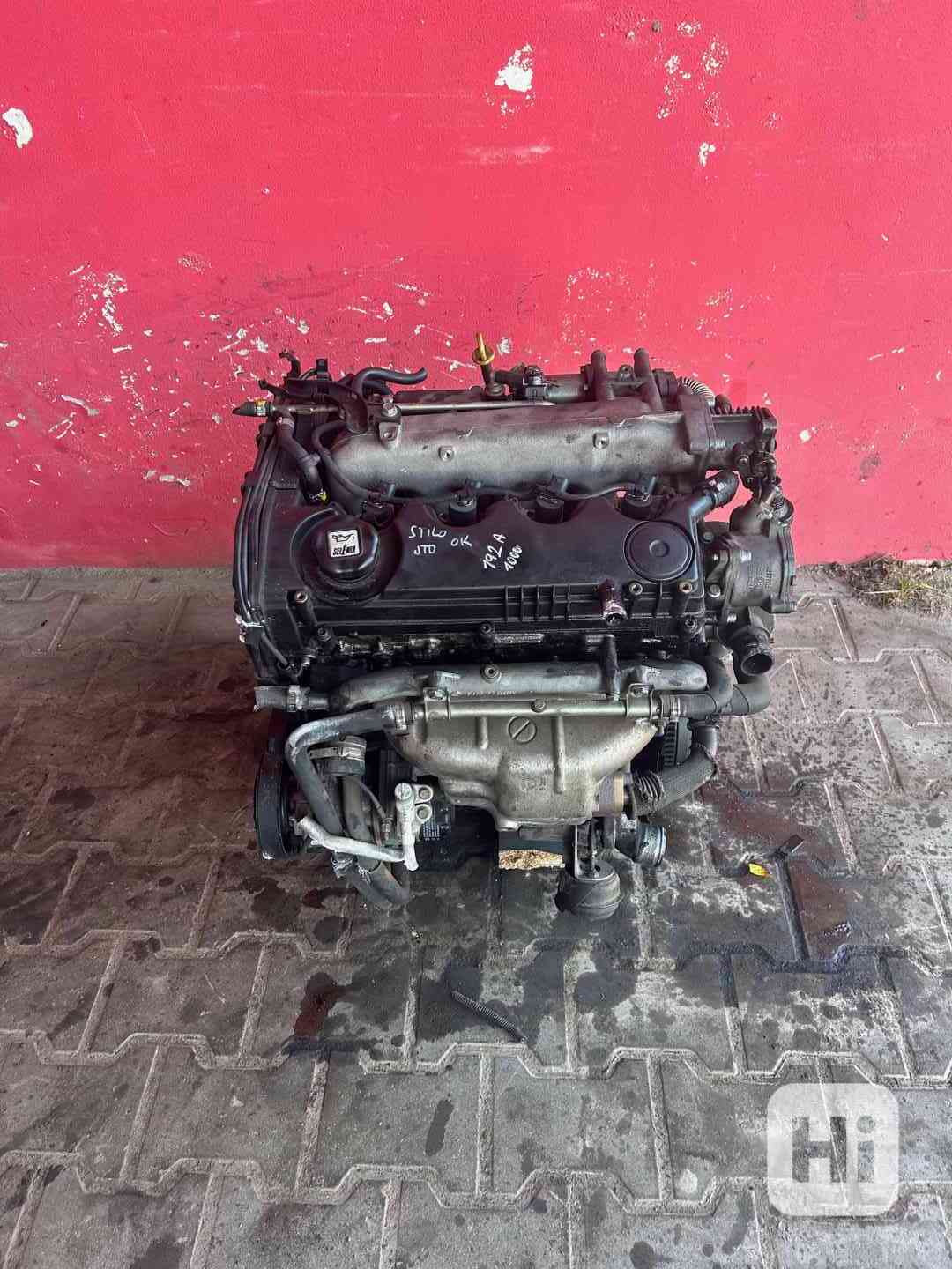 Motor Fiat Stilo 1,9 JTD 192A1000 85KW Kompletní - foto 1