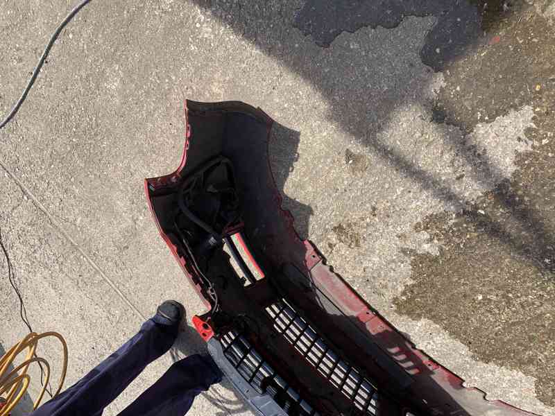 predni naraznik audi a4 b7 s-line ostrik pdc cerveny - foto 6