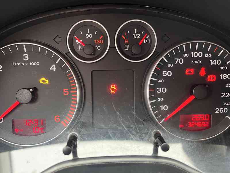 AUDI A3 1.9 tdi 77kw - foto 8