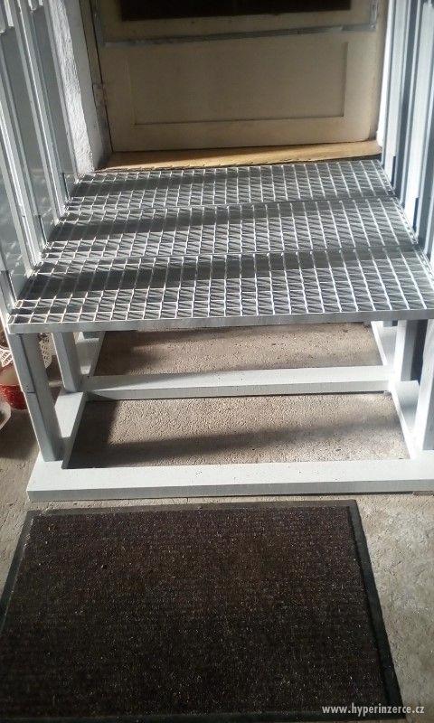 Variabilní schodišťová plošina pro vozíčkáře - foto 2