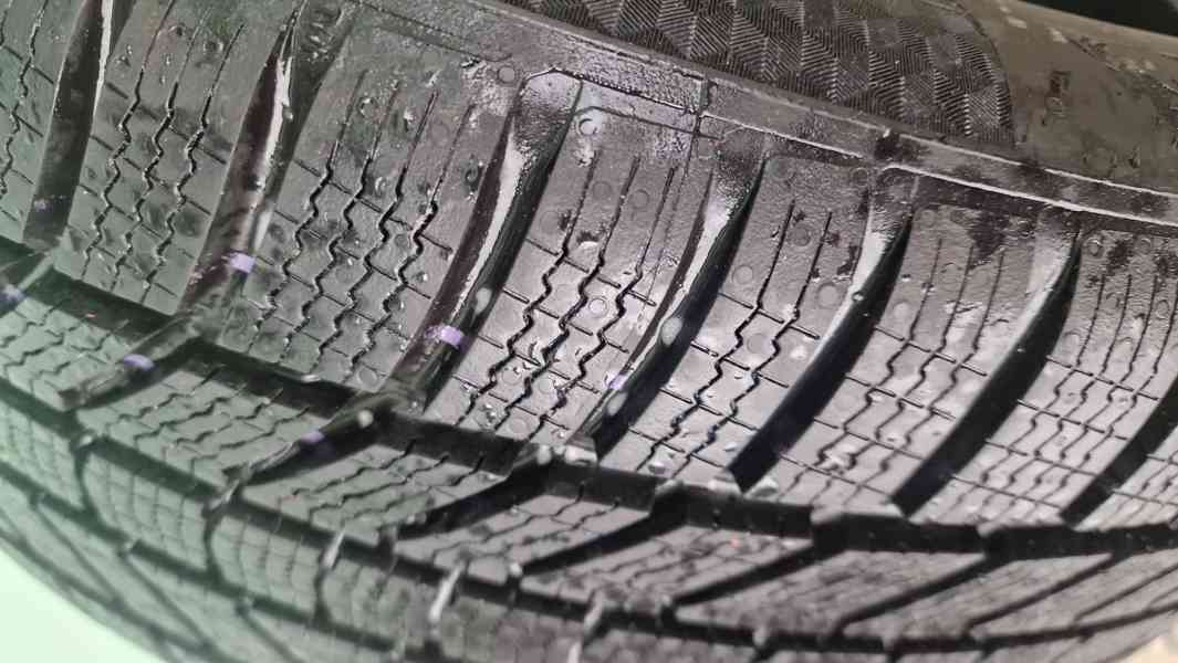 Prodám 1ks zimní pneu Continental Winter Contact 235-45/18 - foto 2