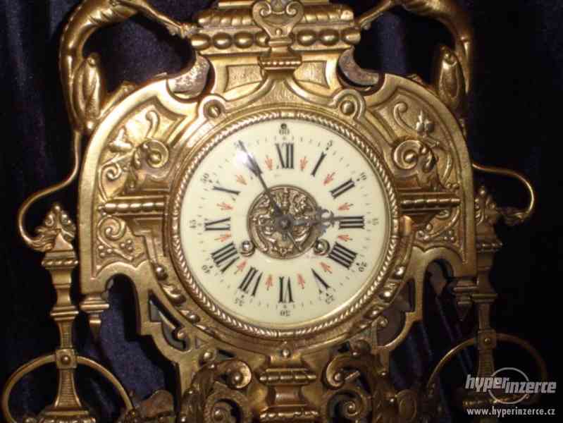 Bronzovy  krbové hodiny s originál svícny-2 ks.TOP STAV - foto 4