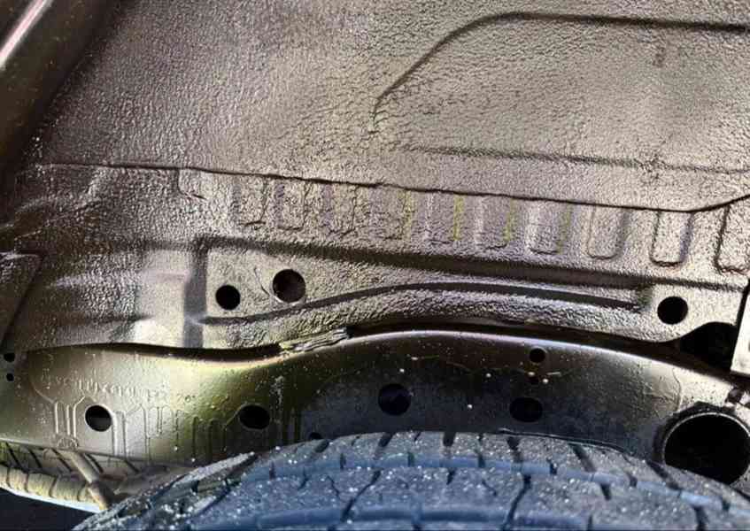 Mitsubishi L200, 2,3 - foto 13