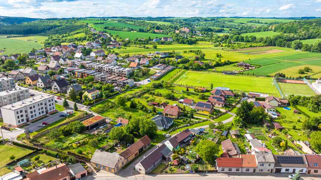 Prodej rodinného domu se zahrádkou, sklepem i garáží, Libáň - foto 2