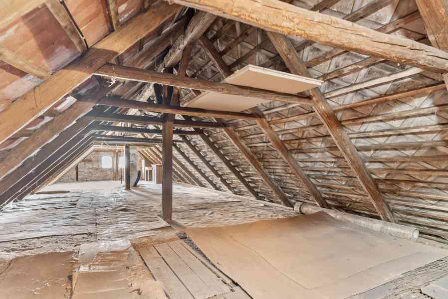Prodej rodinného domu se zahrádkou, sklepem i garáží, Libáň - foto 17