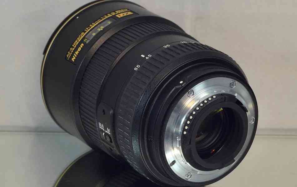 Nikon AF-S NIKKOR 17-55mm f/2.8 G IF ED **DX 1:2.8  - foto 6