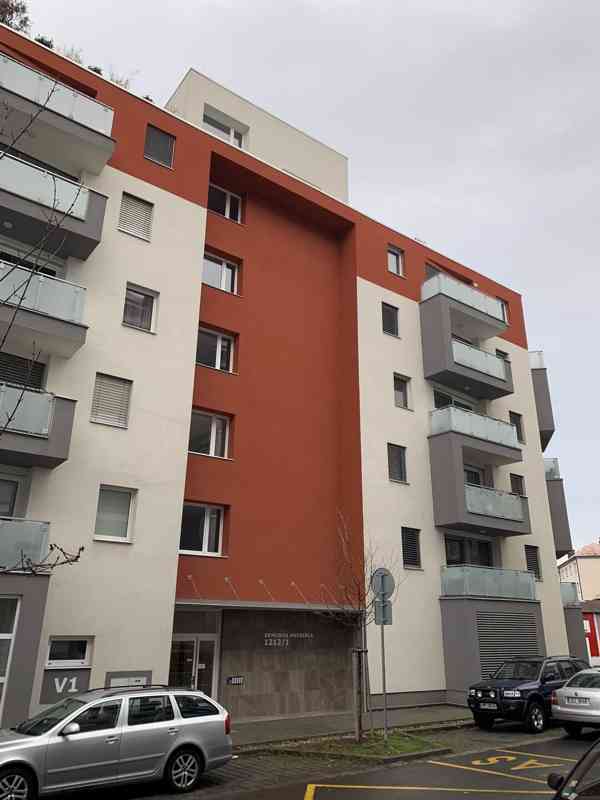 Pronájem krásného slunného bytu + garáže - foto 9