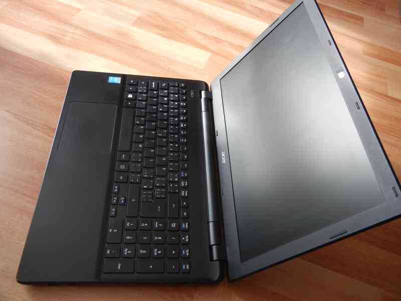 Acer TravelMate P256, Top stav - foto 3