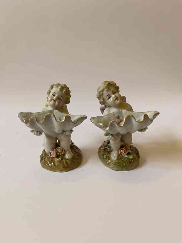 Andělé s mušlí - porcelánové párové sochy