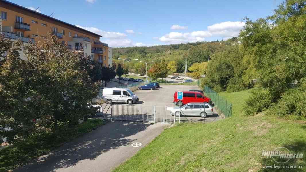 Pronájem nekrytého parkovacího stání Brno, Nový Lískovec - foto 2
