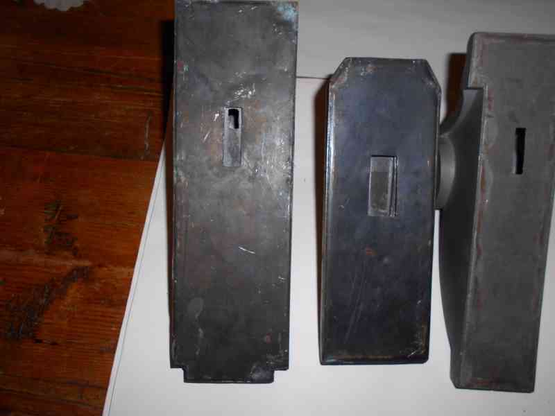 4 ks kovové kubistické, art deco  konzole, držáky na konzole - foto 2