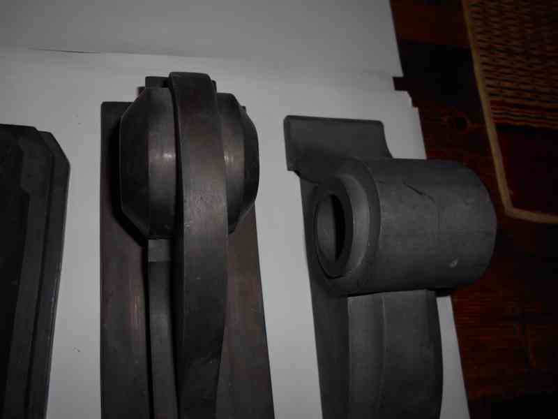 4 ks kovové kubistické, art deco  konzole, držáky na konzole - foto 9