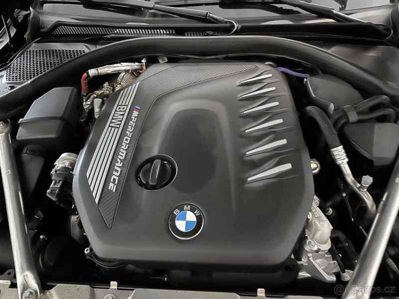 BMW M4 3,0   M440 D XDrive rok 2022 - foto 5
