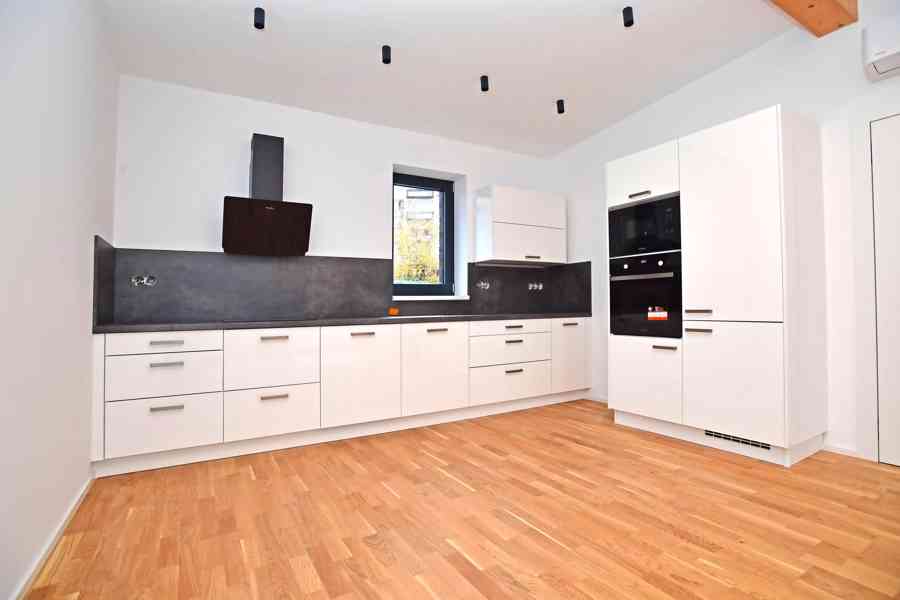 Pronájem rodinného domu 190 m², pozemek 285 m² Hillebrantova - foto 2