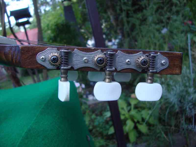 Klasická kytara AMADA model 4670 v pěkném stavu délka 98 cm - foto 9