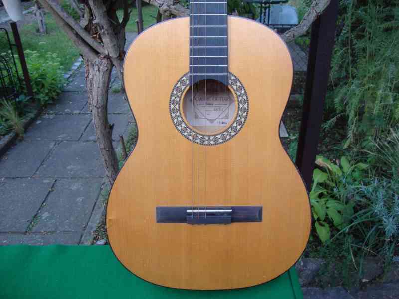 Klasická kytara AMADA model 4670 v pěkném stavu délka 98 cm - foto 2