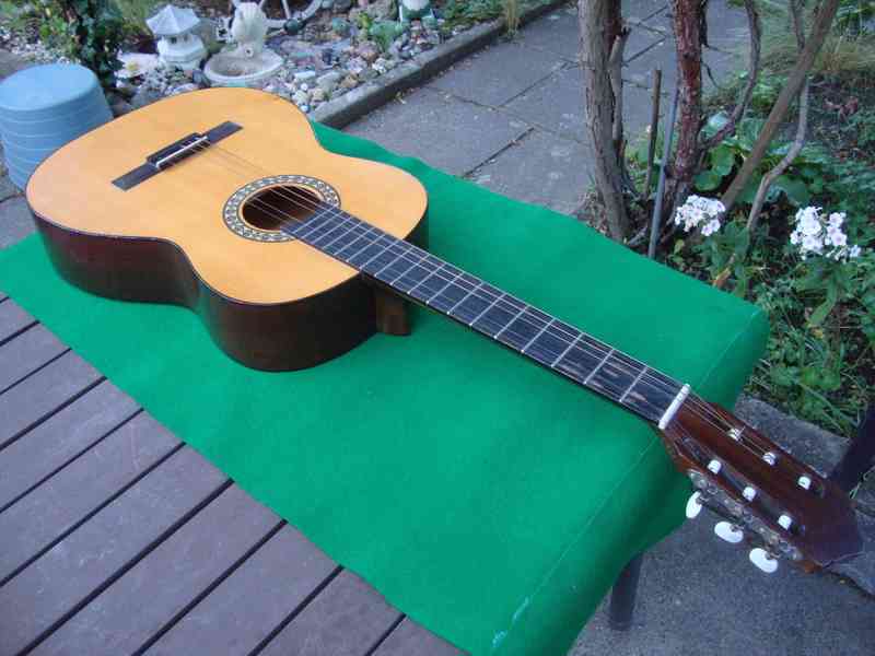 Klasická kytara AMADA model 4670 v pěkném stavu délka 98 cm - foto 12