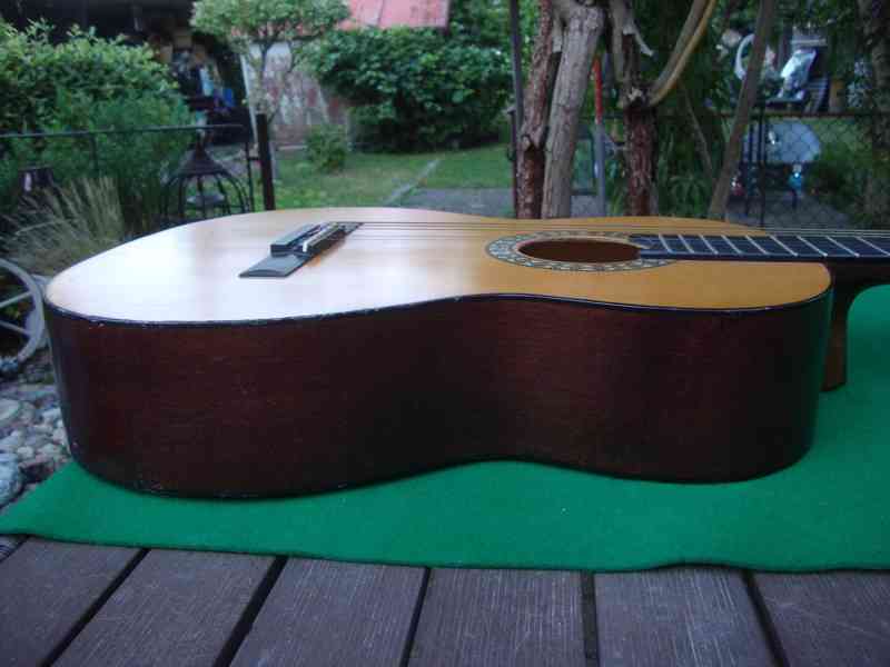 Klasická kytara AMADA model 4670 v pěkném stavu délka 98 cm - foto 7