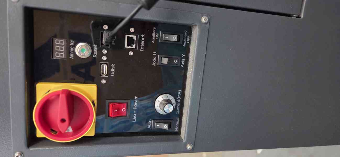 Prodám Laser CO2 zn.BRM, velikost prac. plochy 160x100cm - foto 4